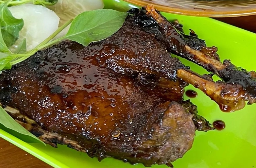 Menikmati Bebek Bacem Nglengis Sleman, Tampilan Glowup dengan Cita Rasa Empuk dan Khas