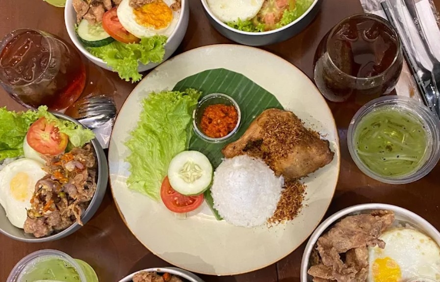 Seika Greenery & Eatery, Resto Estetik View Kereta Api dengan Pilihan Menu Eastern dan Western