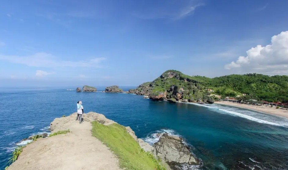 15 Wisata Pantai Paling Terkenal di Yogyakarta, Ada yang Punya Wajah Baru 