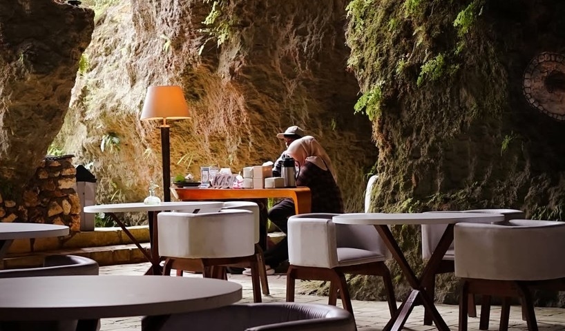 Mengunjungi Paleo Stone Age, Kulineran Estetik Ala Zaman Batu  di Film Flintstones 