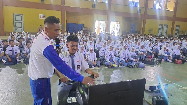 Astra Motor Yogyakarta Gelorakan Aman Berkendara bagi Pelajar SMKN 1 Purworejo
