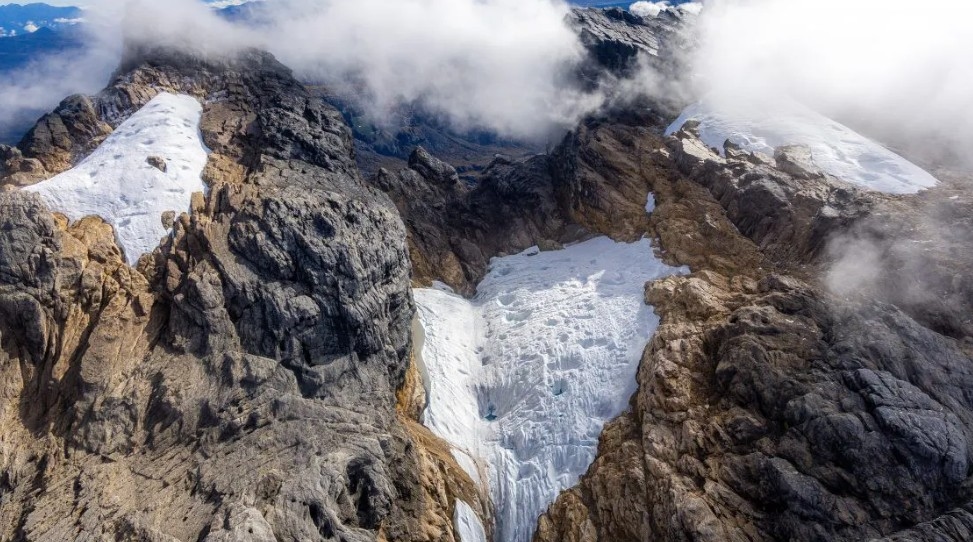 Pakar UGM Sebut Salju Abadi Puncak Jaya akan Hilang, Kenapa?