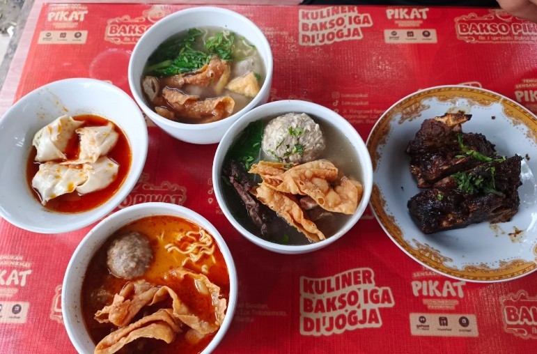 Kedai Bakso Pikat, Sajikan Bakso Kuah Keju yang Lezat