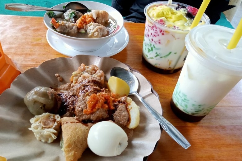 Siomay Ndesoo, Perpaduan Siomay dan Es Dawetnya Bikin Nagih 