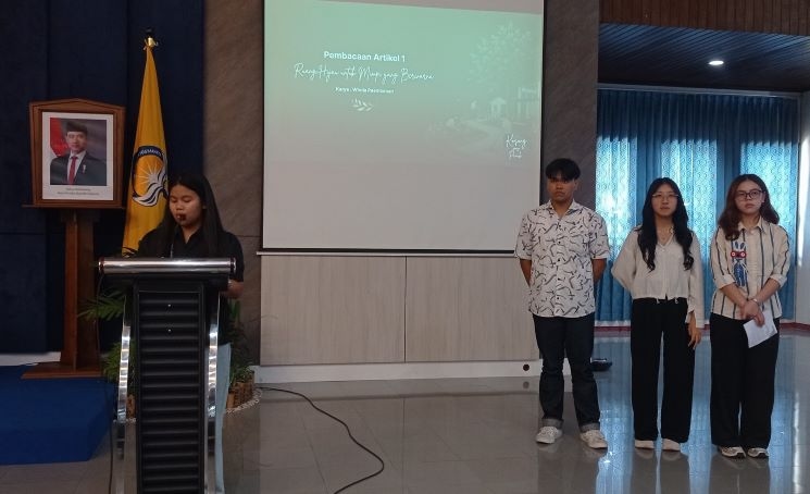 Mahasiswa FTI UAJY Tuangkan Kisah dari Mata Kuliah Masyarakat Digital dalam Bentuk Buku