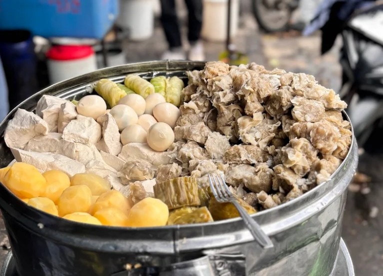 Menikmati Siomay Telkom Kotabaru yang Melegenda, Sembari Lesehan Makin Nikmat 