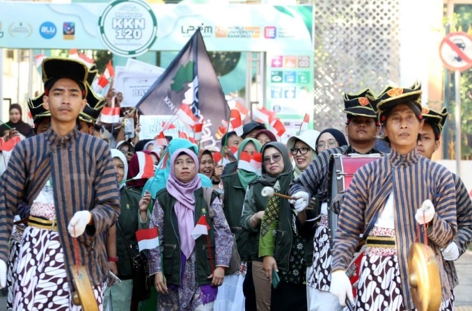 Diiringi Gamelan dan Prajurit, UIN Lepas 3.725 Mahasiswa KKN Angkatan 120 