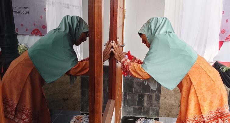 Tangan Kroniyah Gemetar Saat Terima Kunci Rumah, Ini Sebabnya...