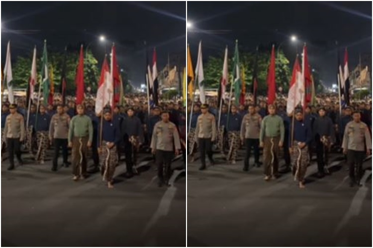 Tanpa Bicara dan Tak Beralas Kaki, Ribuan Warga Yogyakarta Ikuti Lampah Budaya Mubeng Beteng