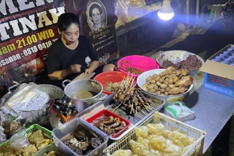 Gudeg Mercon Bu Tinah, Kuliner Malam Jogja yang Buka Mulai Pukul 21.00 Wib