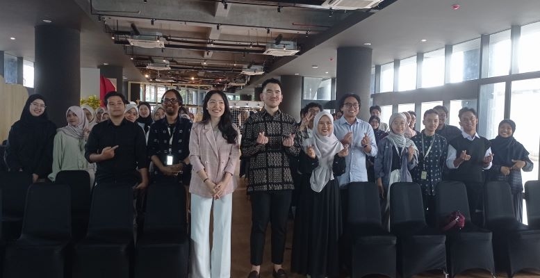Ratusan Mahasiswa UGM Latihan Jadi Live Host Profesional Situs Belanja Online
