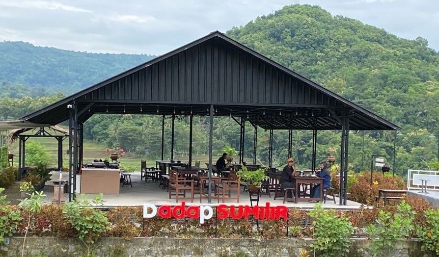 Dadap Sumilir, Spot Kulineran View Bukit Menoreh di Kulon Progo