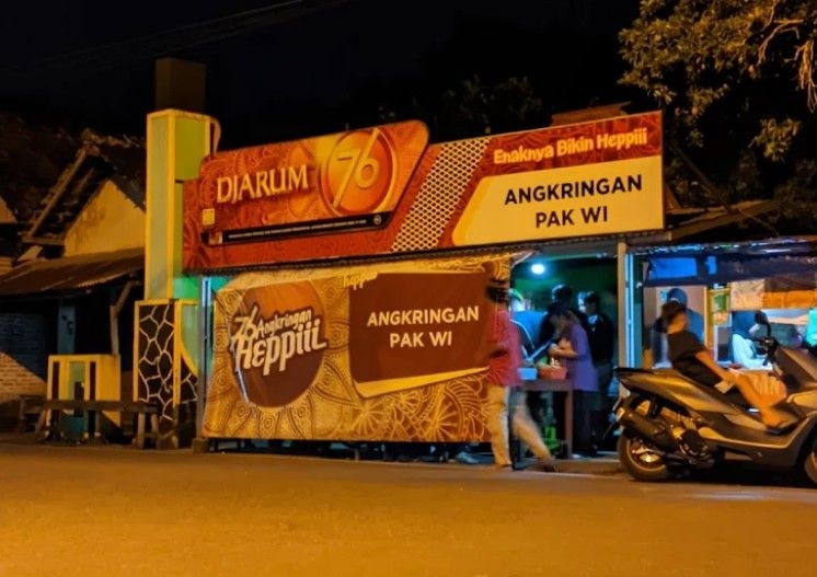 Menikmati Angkringan Pak Wi yang Legendaris di Imogiri