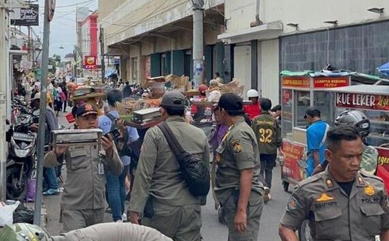 5 Fakta Menarik Keberadaan Pedagang Sate Malioboro, Asapnya Dikeluhkan, Suka Main Kucing-kucingan