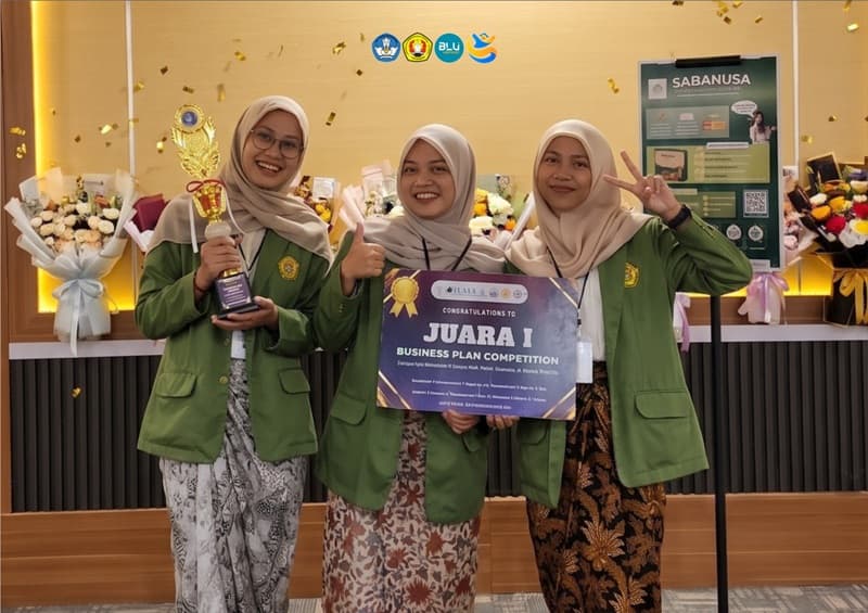 Keren! Mahasiswa UPNVY Sulap Limbah Kertas Jadi Game Edukasi Budaya