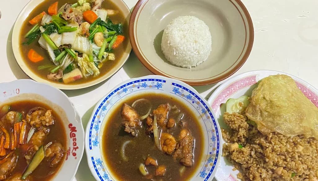 Warung Makan Kita, Porsinya Bar-bar, Harganya Ramah Dikantong