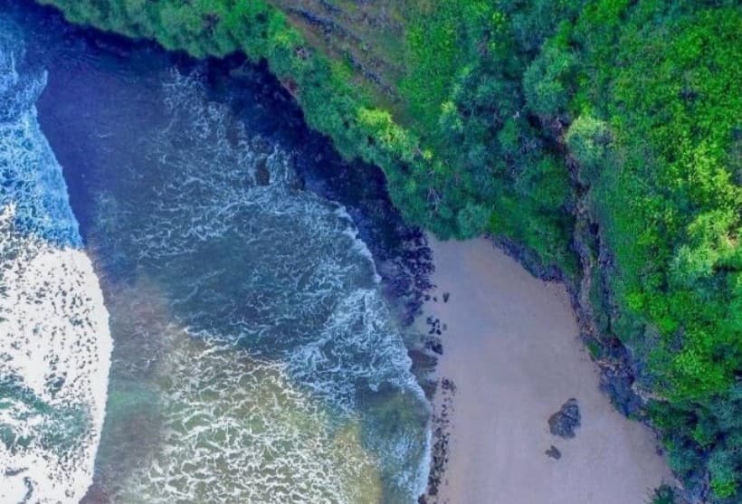Explore Gunungkidul, Eksotisnya Pantai Ngrawah yang Hidden Gem.