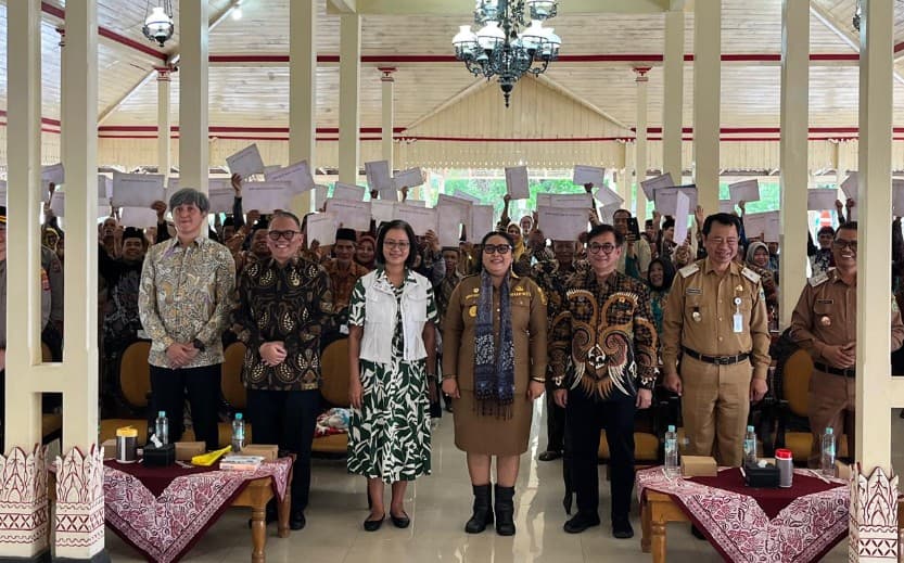 Keraton Yogyakarta Serahkan Serat Kekancingan Sultan Ground di Gunungkidul