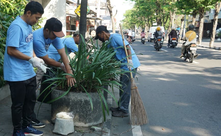Kerja Bakti ASN Pemkot Jogja, 30 Ton Rumput Liar dan Sampah Daun Terkumpul 