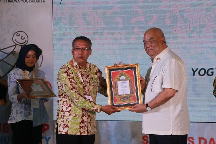 PMI DIY Beri Penghargaan Terhadap 99 Pendonor Darah Sukarela