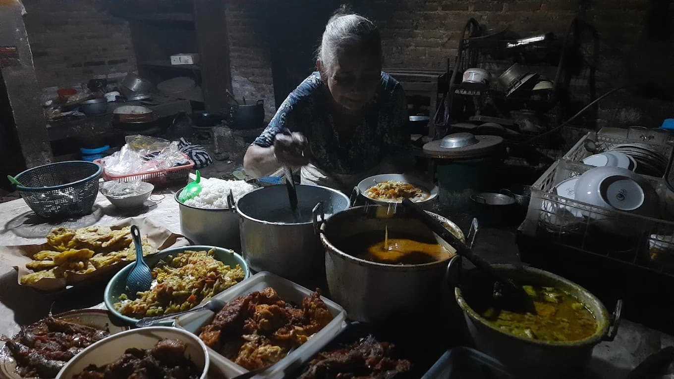 Nikmatnya Kuliner Bubur Pawon Mbah Sadiyo, Bubur Krecek Cita Rasa Khas Jogja