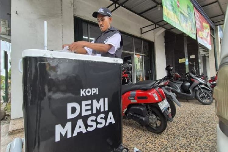 Kisah Nova Kurniawan Penyandang Disabilitas Jogja Jualan Kopi Keliling Kekinian, Bukti Keterbatasan Fisik Bukan Halangan
