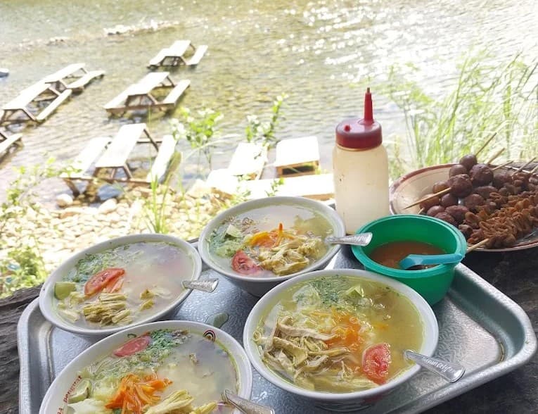 Soto Keceh Imogiri, Sensasi Sarapan Soto Sambil Mainan Air  Sungai
