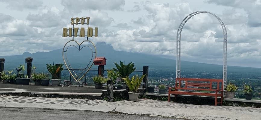 Spot Riyadi, Salah Satu Spot Foto yang Wajib Dikunjungi