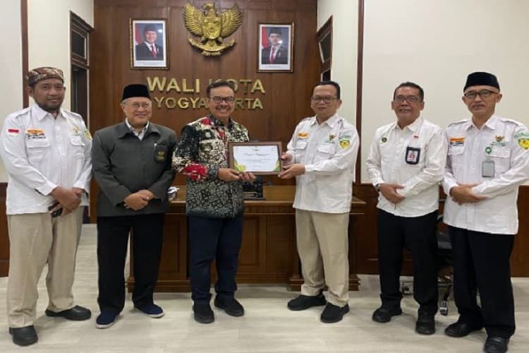Wali Kota Yogyakarta Hasto Wardoyo Dinobatkan Kepala Daerah Terbaik se-Indonesia dalam Bidang Digitalisasi Zakat