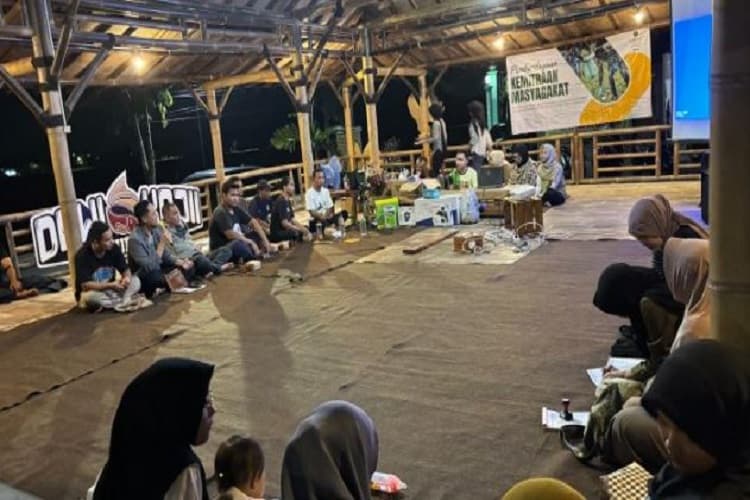 Inovasi Dosen UMY: Ajak Warga Bantul Manfaatkan Limbah Sampah jadi Aquascape Bernilai Jual Tinggi