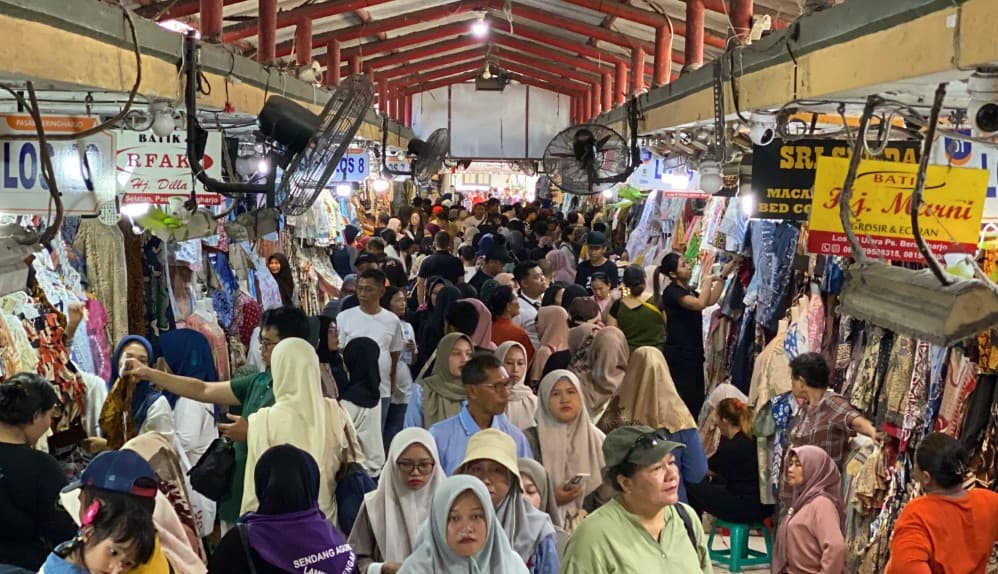 Pasar Beringharjo Diserbu Wisatawan di Libur Akhir Tahun, Belanja Batik dan Kuliner jadi Favorit