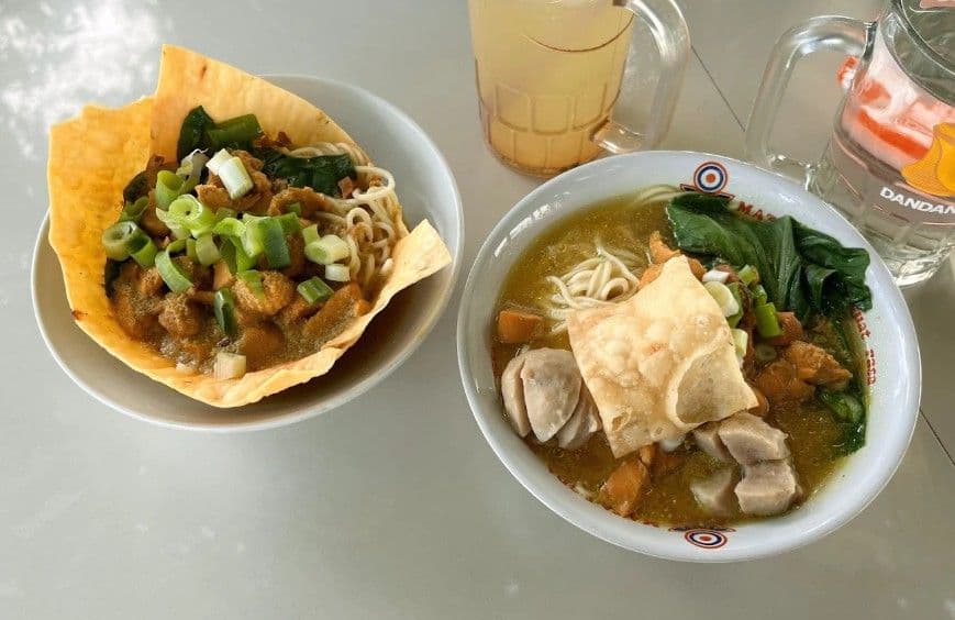 Menikmati Lezatnya Mie Ayam dan Asrinya Alam Jogja di Warung Tengah Sawah