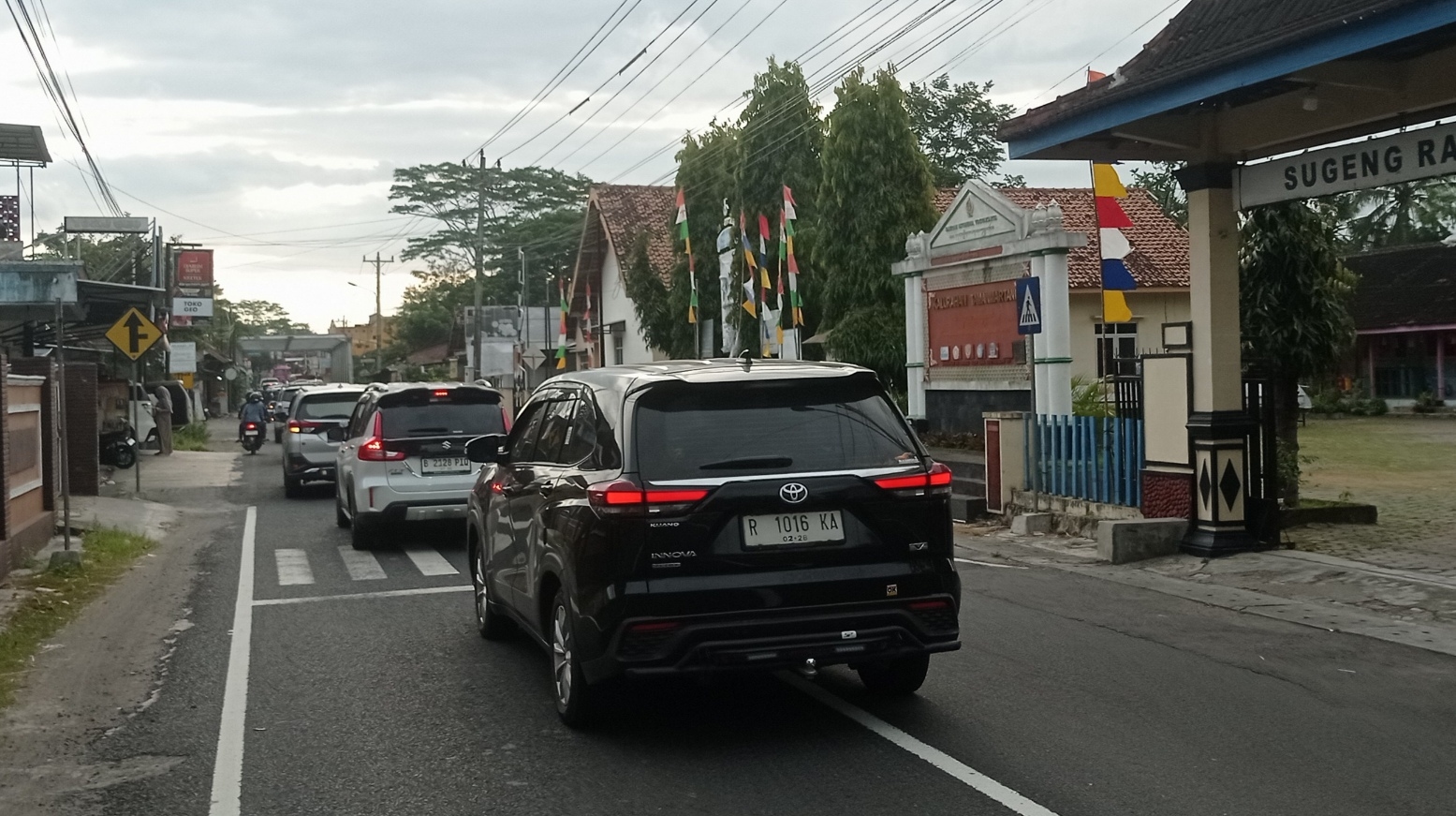 14.592 Kendaraan Masuk lewat GT Purwomartani, Jalur Alternatif Macet