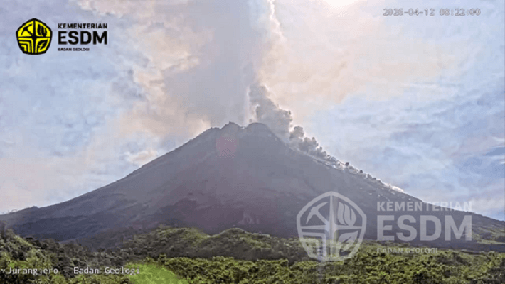 Pagi Ini, Gunung Merapi Keluarkan 3 Kali Awan Panas Guguran