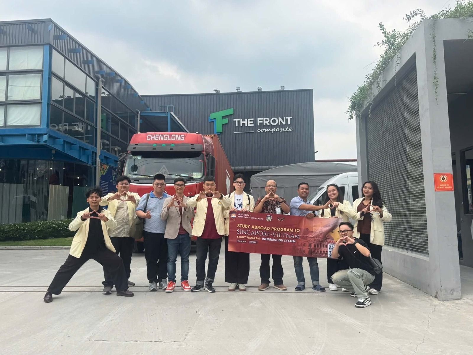 Perkuat Wawasan Global, Mahasiswa UAJY Ikuti Kuliah Lapangan di Vietnam