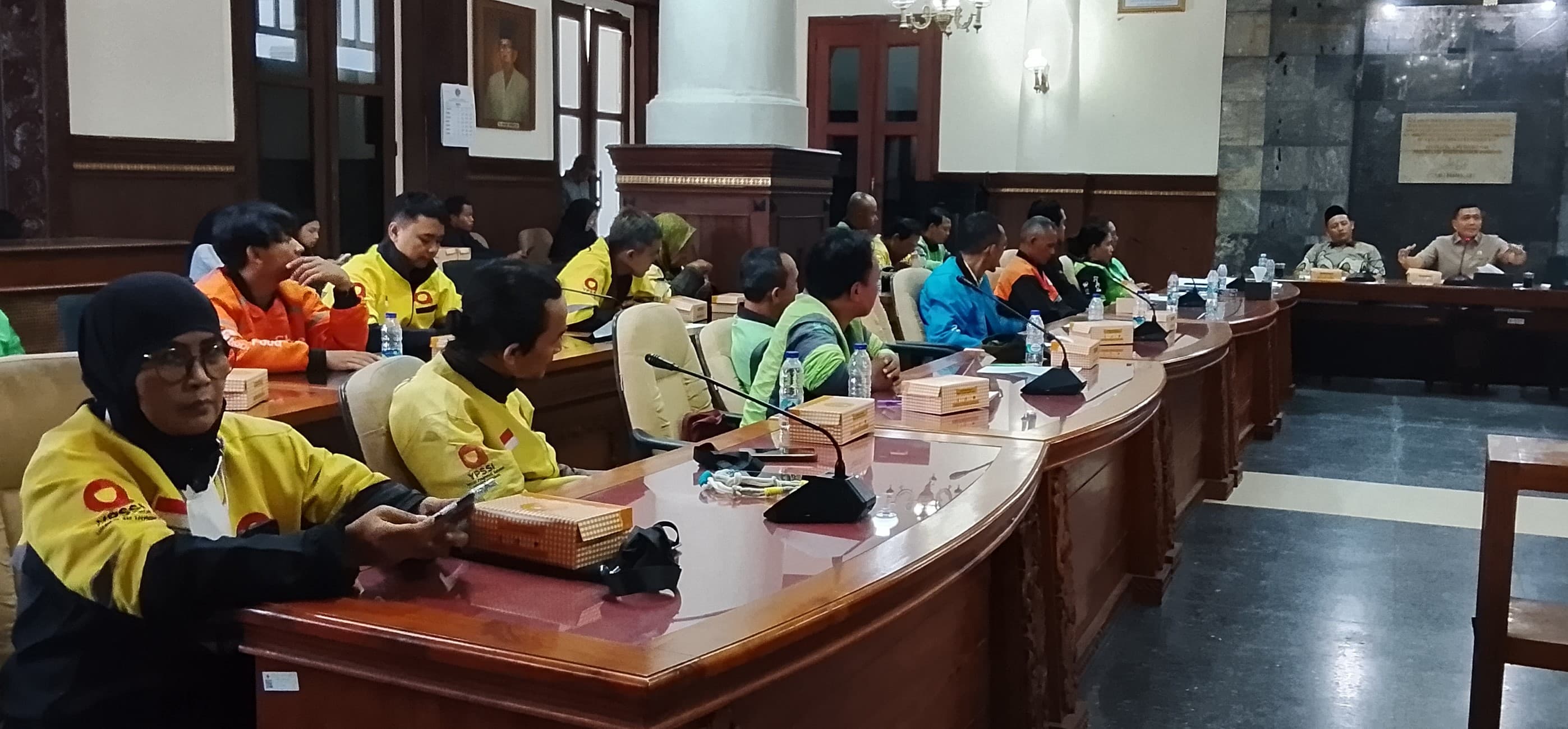 Pengemudi Ojol Sampaikan Keluhan ke DPRD DIY, Mulai Tarif hingga Perlindungan Kerja