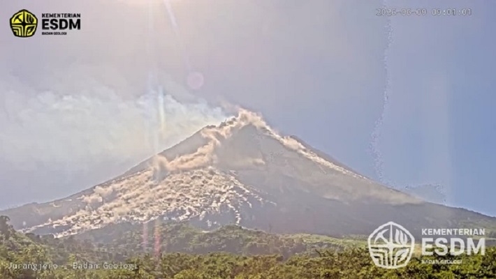 Gunung Merapi Kembali Luncurkan Awan Panas