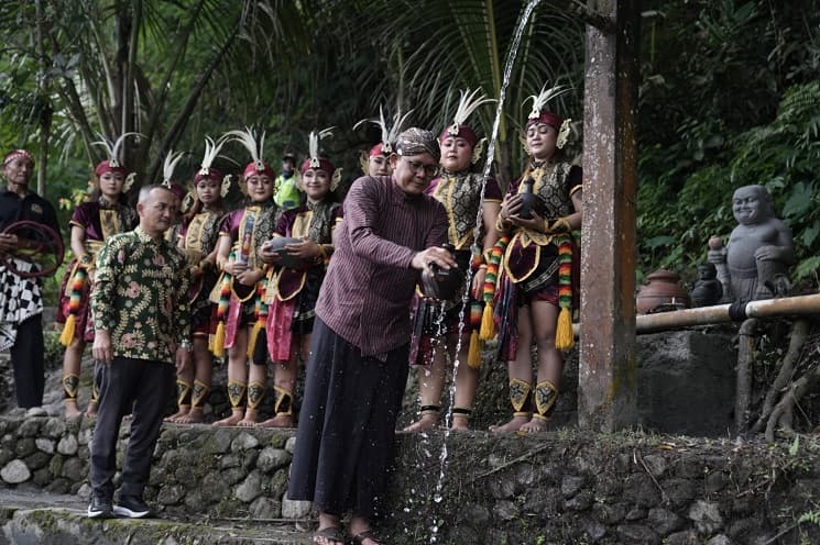 Tanam Beringin Putih, Wabup Awali Prosesi Lampah Dalu Lereng Merapi