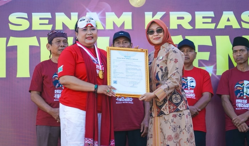 1.588 Perempuan Gunungkidul Pecahkan Rekor MURI Senam Kreasi Penthul Tembem