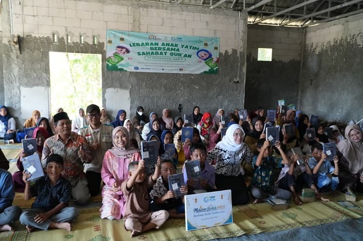 PLN DIY Salurkan 50 Paket Perlengkapan Sekolah bagi Santri di Kulon Progo