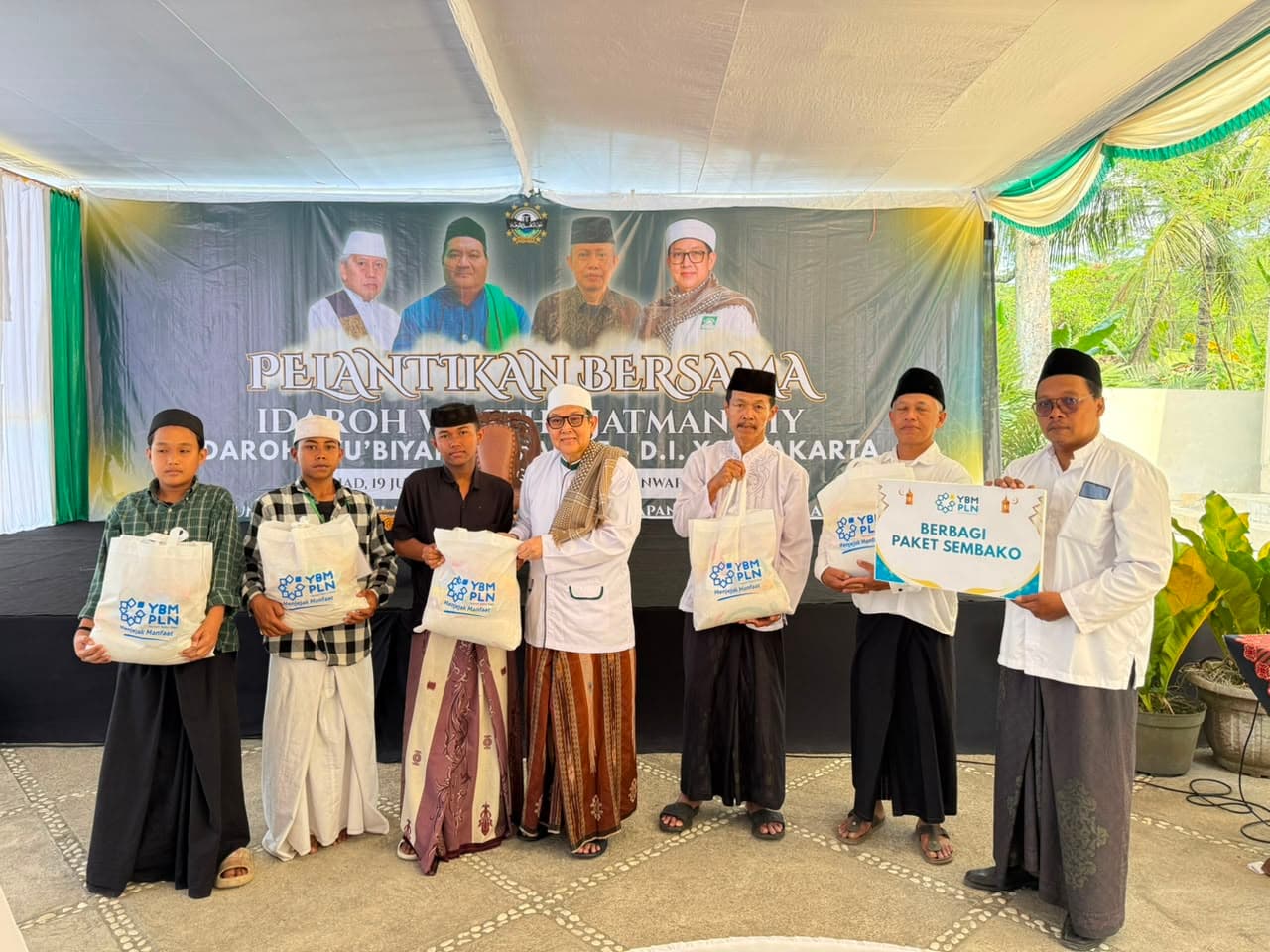 PLN DIY Salurkan Bantuan Sembako untuk Masyarakat dan Panti