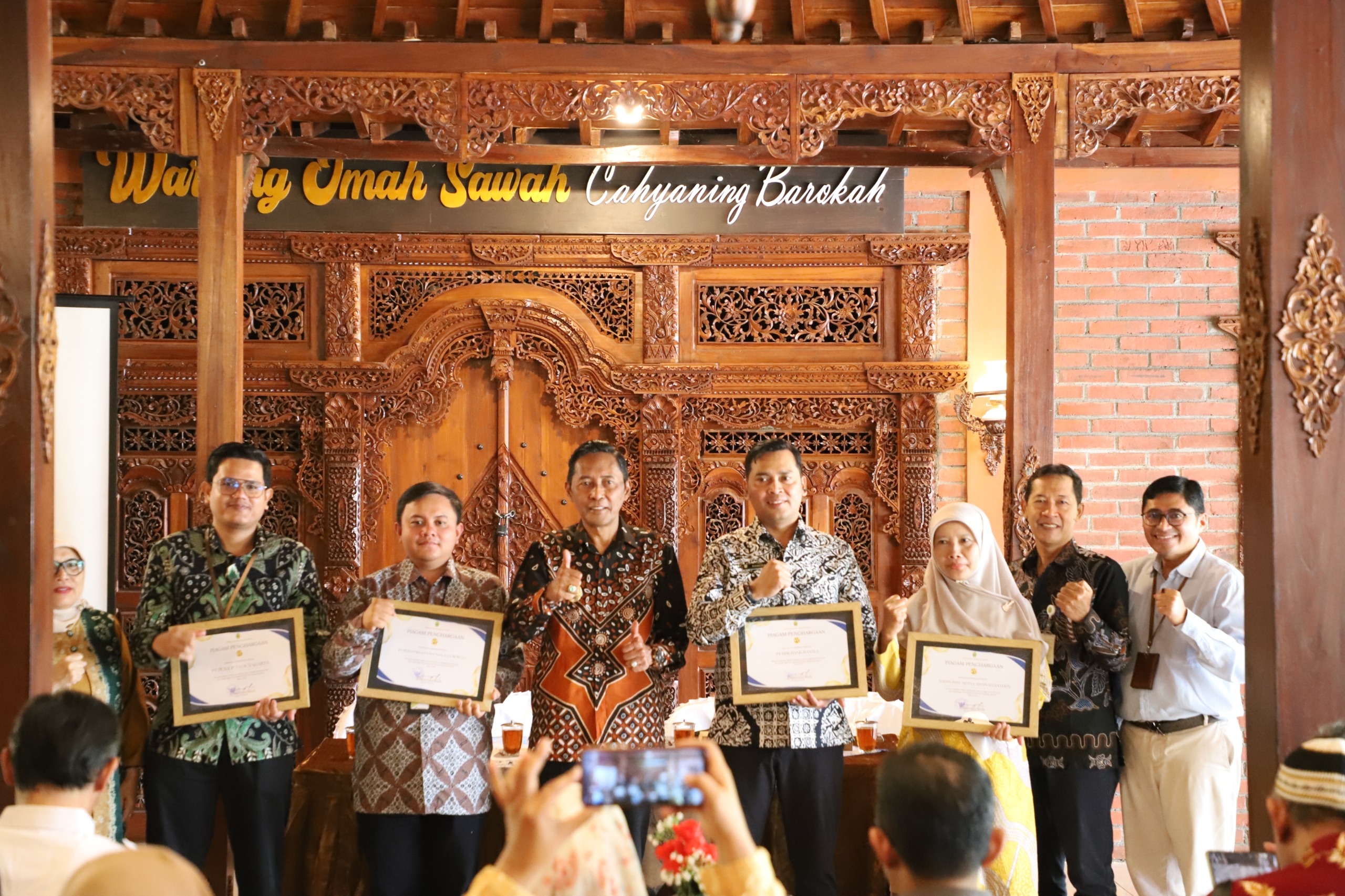 Pemkab Bantul Beri Penghargaan CSR ke PLN DIY