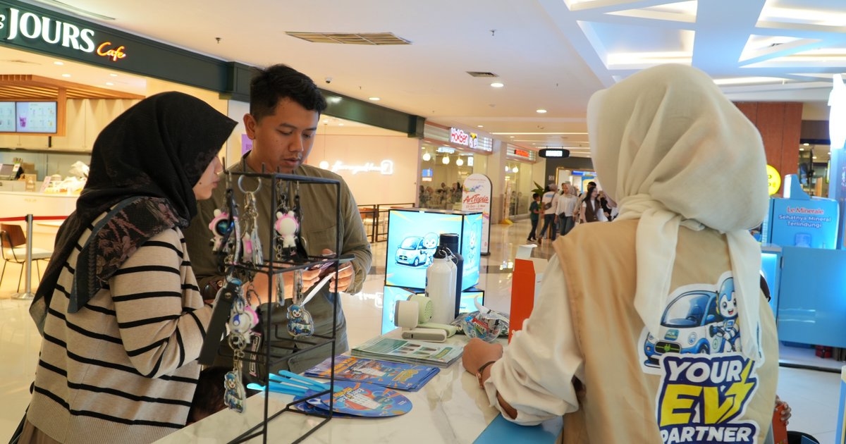Pengunjung Pakuwon Mall Jogja Serbu Booth PLN Mobile Experience