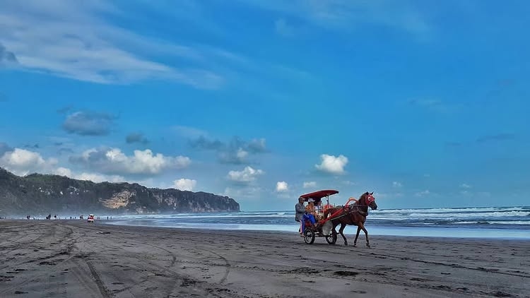 5 Wisata Pantai yang Dekat dari Kota Jogja, Cukup Satu Jam Perjalanan