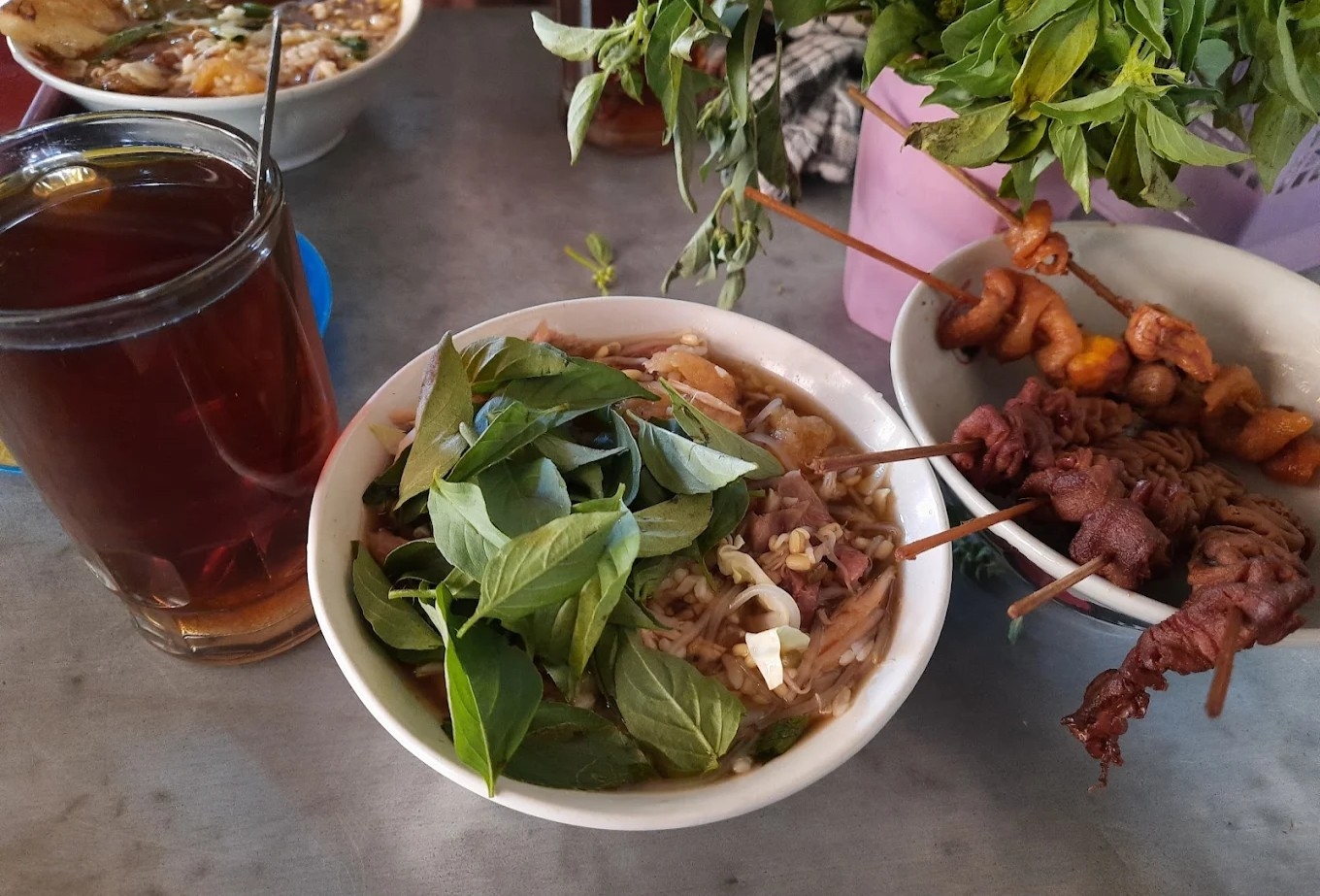 Nikmati Suasana Pagi Hari Sambil Sarapan di Soto Lumayan Kang Sarman