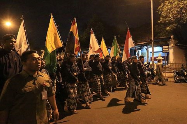 5 Fakta Menarik Mubeng Beteng, Dilakukan Tanpa Bicara, Inspirasi Perjalanan Suci Hijrah Nabi Muhammad Saw