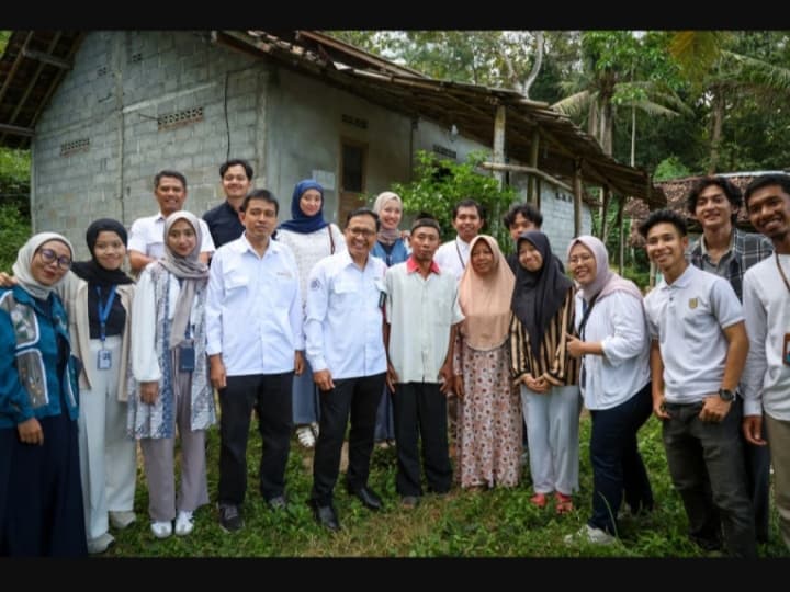 4 Mahasiswa Baru UGM Dapat Beasiswa dan Laptop, Perjuangannya Bikin Terharu