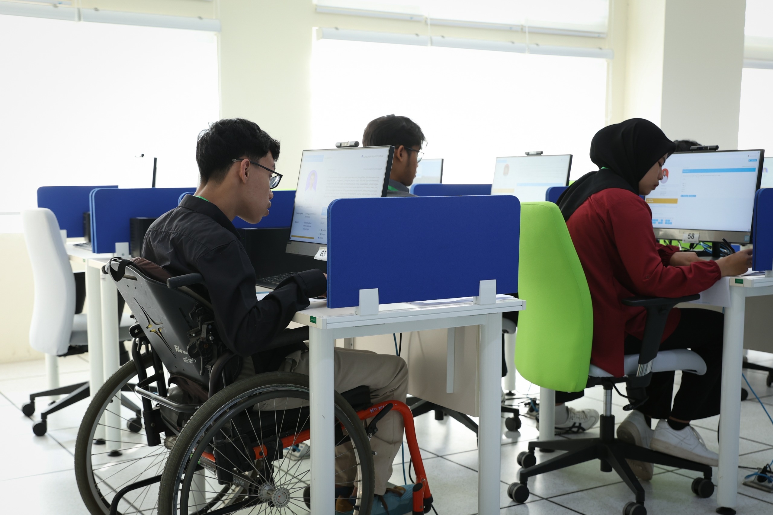 Cerita Penyandang Disabilitas Merasakan Kenyamanan di Ujian Mandiri UGM 2025