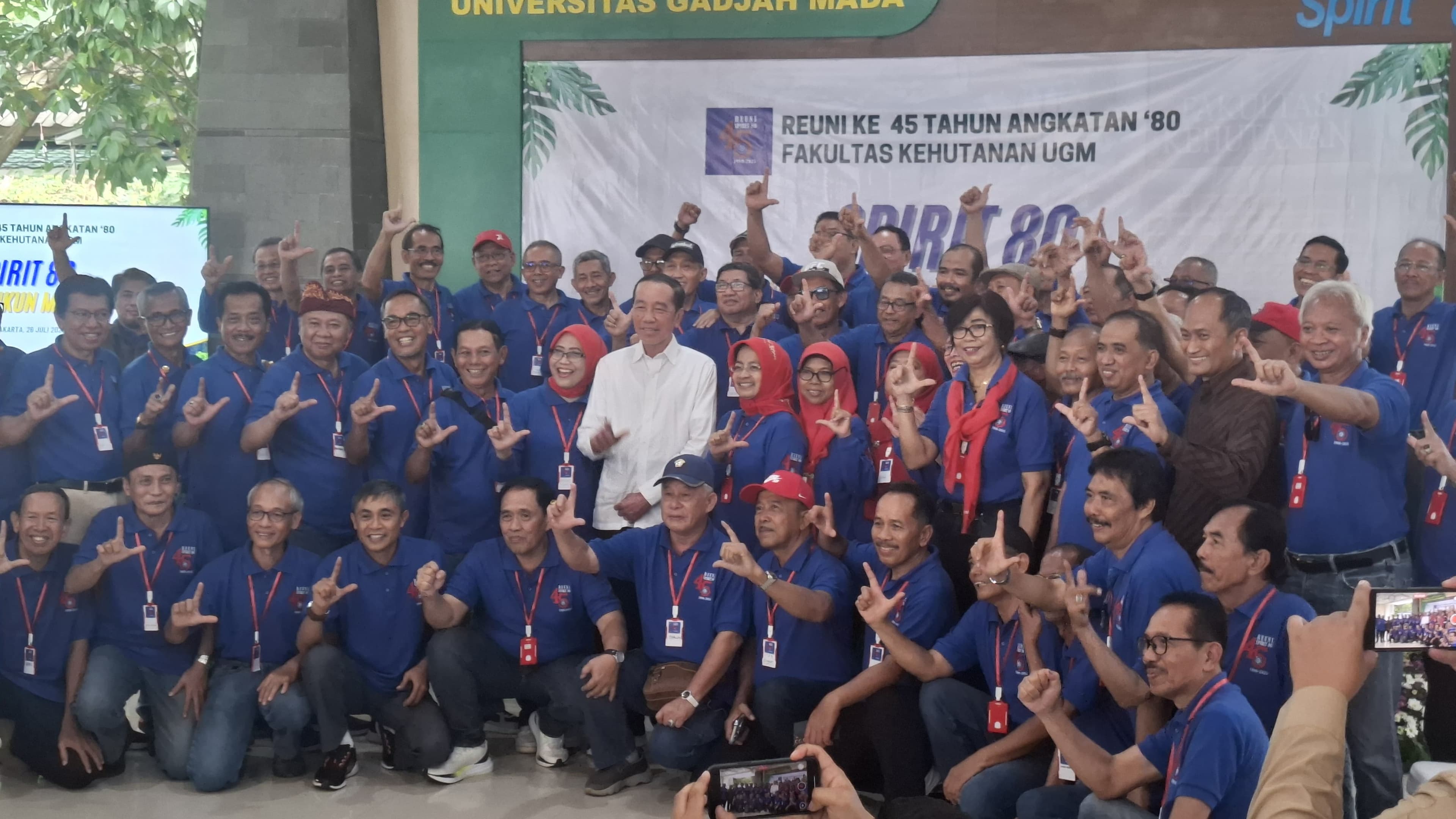 Reuni di Fakultas Kehutanan UGM, Jokowi Singgung Ijazahnya Masih Diragukan