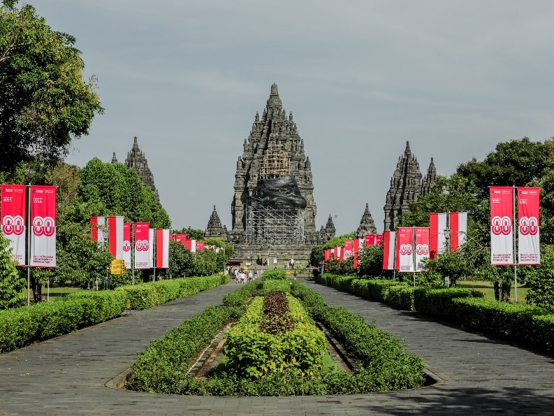 Nuansa Merah Putih Penuhi TWC Borobudur, Prambanan, Ratu Boko dan TMII